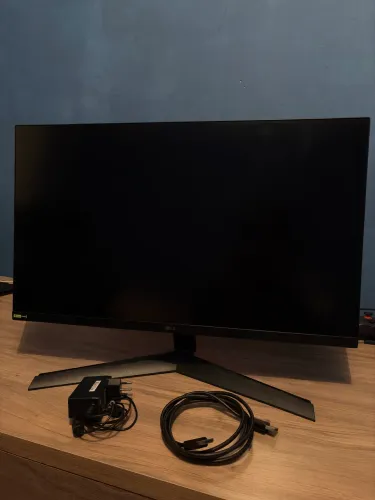 Monitor LG UltraGear 27, 180Hz, FullHD.