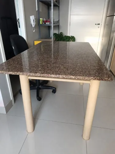 Mesa de granito grande