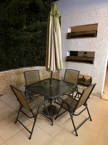 Conjunto Área Externa Mesa + 4 Cadeiras Reclináveis + Ombrelone