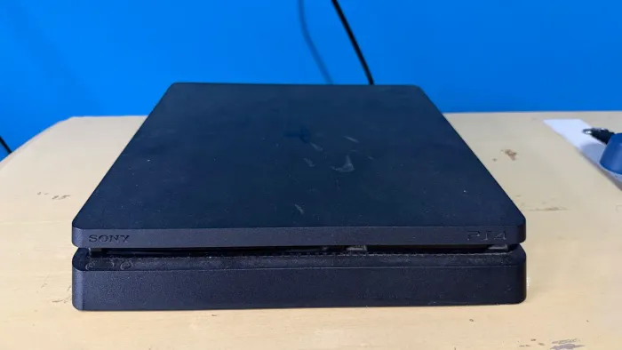 ? PlayStation 4 PS4 1TB + Controle + 4 Jogos