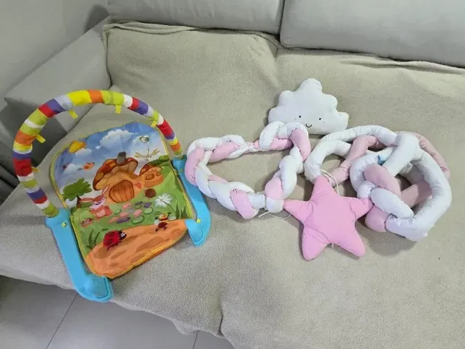 Kit Berço Menina - 2 Tranças 2 Almofadas + Tapete de Atividades BAIXOU O PREÇO 