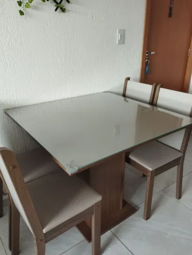Mesa de jantar Nova 4 lugares - Tampo de vidro e Madeira  