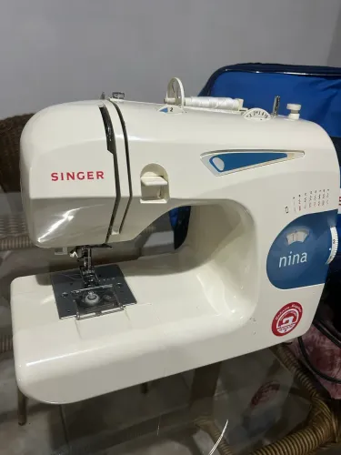 Máquina de Costura Singer