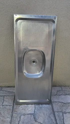 Pia de inox de cozinha.