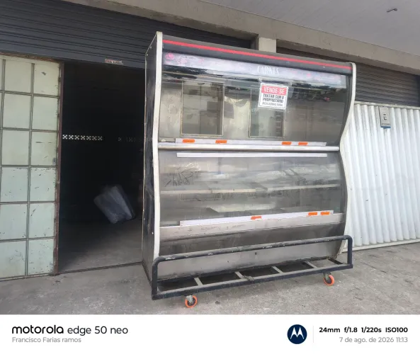 Balcão pra açougue 2 metros de comprimento por 260 de altura valor 20.00,00 reais