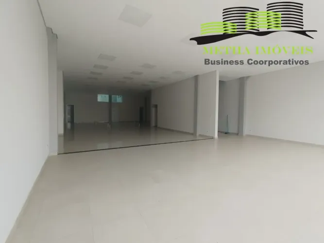 Galpão Comercial de 460m² na Vila Lucy, Sorocaba-SP: 2 Salas, 4 Banheiros e 5 Vagas de Gar