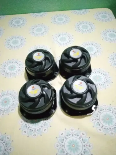 VENDO QUARTO SUPER TWEETER DÁ PREMIUM RAMOS NOVAS COM CAPASITOR CADA UMA E CEM REAIS