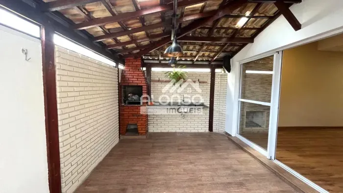 Sobrado a venda em Condominio 178m2 - 03 Suítes - Granja Vianna