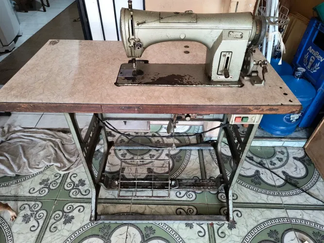 Máquina de Costura Industrial Reta