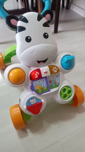 Andador interativo para bebês