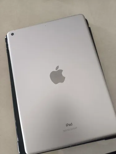 iPad 9 geração 64GB ( Acompanha caixa original e carregador original)