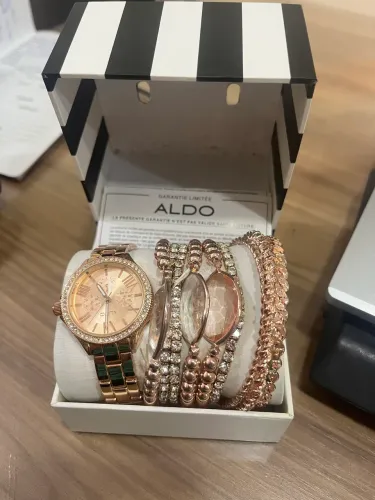 Relógio feminino com pulseiras