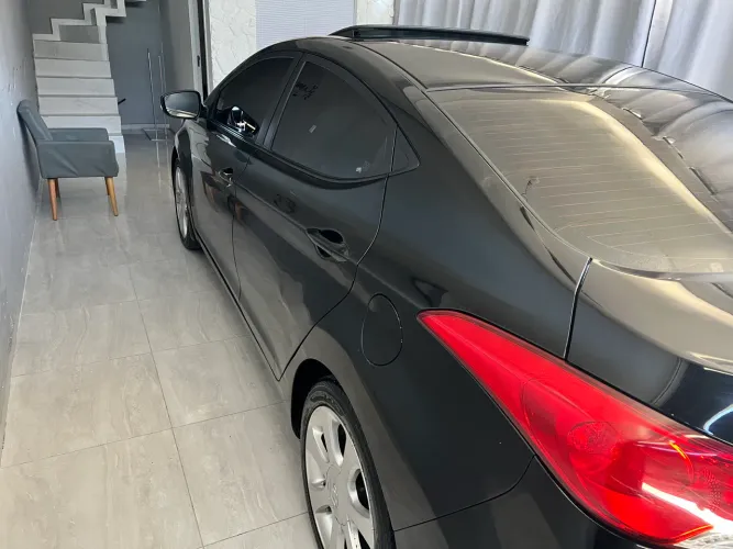 Hyundai Elantra GLS 1.8 16V Aut. 2013