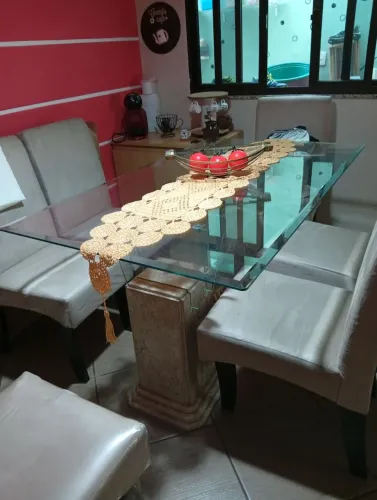 Mesa tampo vidro e base mármore travertino 