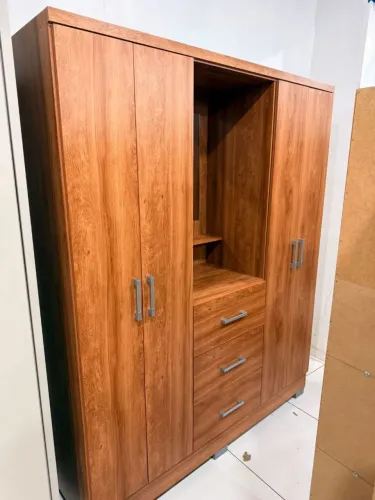 Guarda roupa capelinha R$949,00 mostruário