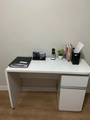 Escrivaninha para quarto/escritório.