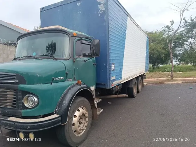 MB 2013  6x2  ano 1977  c/Baú