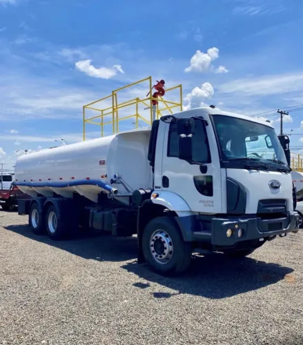 Ford Cargo 2629 ano 2013, 6x4, com tanque Pipa Bombeiro completo de 20.000 litros, em SP