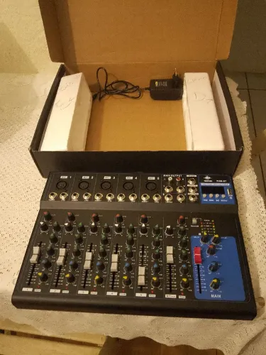Mesa de som profissional 6 canais nova nunca usei só fiz teste na çhega