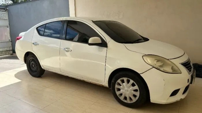Nissan Versa SV 1.6 16V Flex Fuel 4P Mec. 2013
