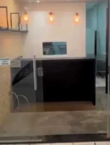 Balcão de atendimento em madeira