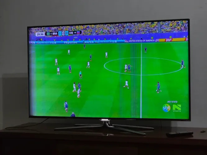 TV Samsung 55 polegadas com faixas na tela
