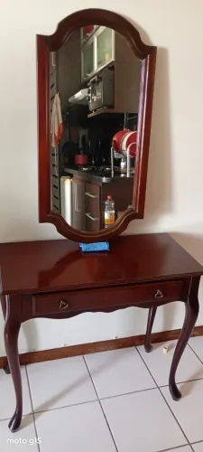 Mesa com espelho