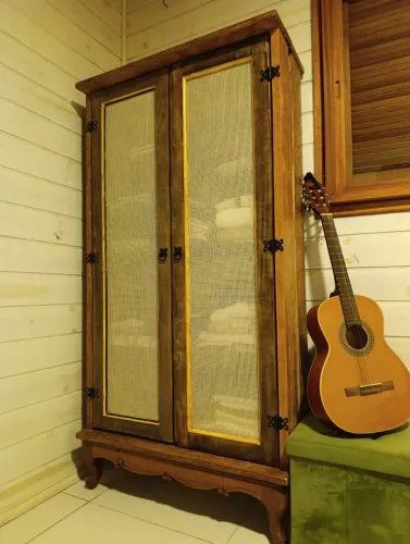 Cristaleira / Armário Rústico em Madeira Maciça de Angelim