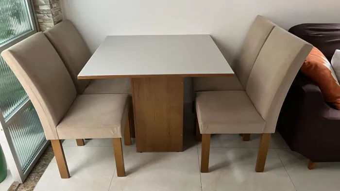 VENDO MESA DE JANTAR - 4 cadeiras