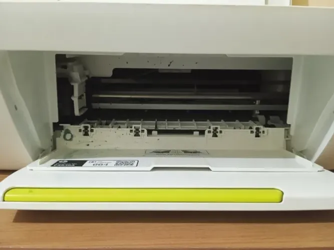 hp deskjet 2136 (sem cabo de força e manchas na parte interna)