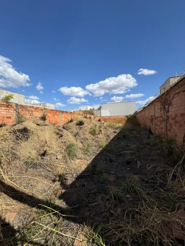 Lote plano, Setor Três Marias, atrás do Atacadão Costa (Anel Viário).