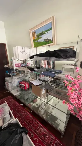 Prateleira Vitrine Nichos de Vidro