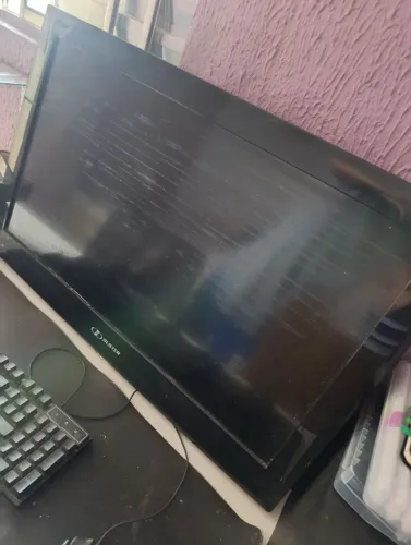 TV buster com a tela com defeito
