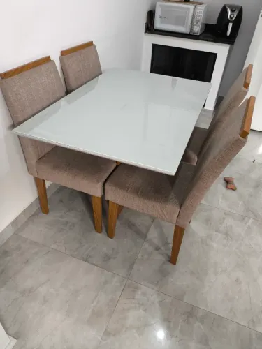 Mesa com 4 cadeiras 120*80cm com tampo de vidro branco