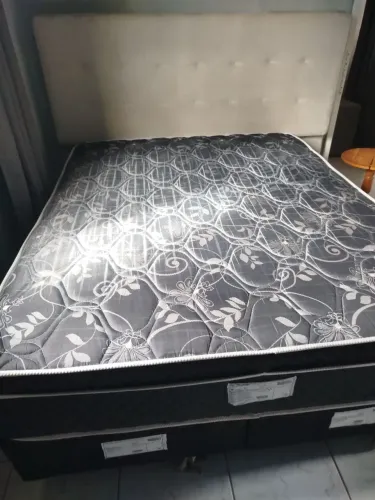 Cama com cabeceira 