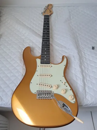 Kit Guitarra Tagima TW-500 Dourada + Amplificador Borne + Acessórios Completo (Seminovo)