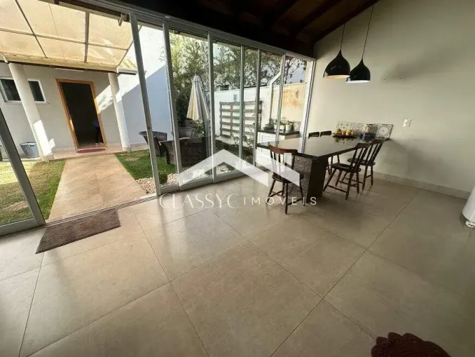 Casa de Condomínio para Aluguel em Uberlândia (Novo Mundo) | 3 Quartos, 1 Suíte e 4 Vagas