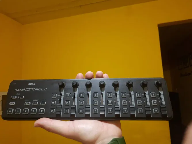 Controlador Korg NanoKontrol 2