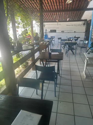 Mesas e cadeiras para bares e restaurantes.