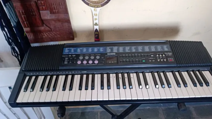 Teclado Casio Tonebank CT-647 em bom estado