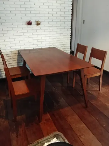 Mesa de madeira maciça de jantar com 4 cadeiras