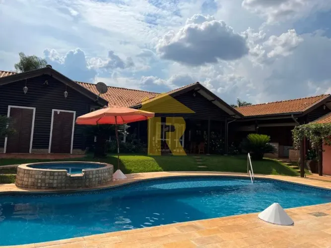 Casa em Condomínio à Venda em Fronteira-MG: 4 Quartos, 4 Suítes, 3 Salas, 7 Banheiros, 4 V