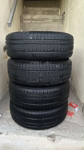 Vendo esse pneus em estado de novo.