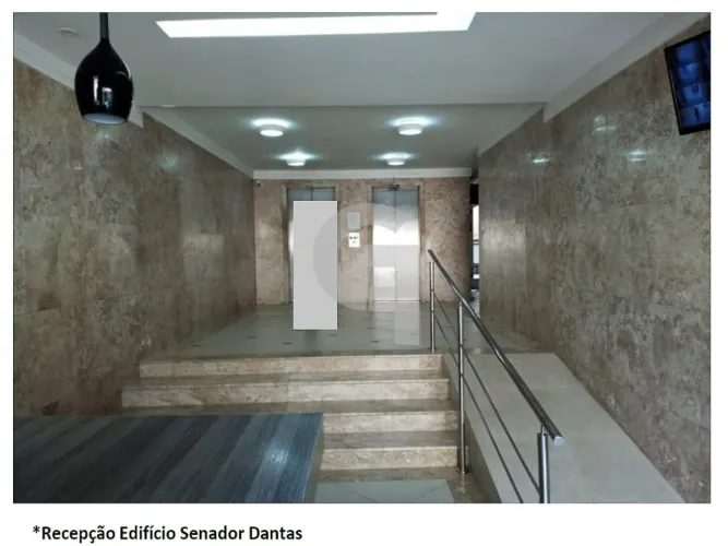 Sala comercial reformada no Ed. Senador Dantas - Comércio