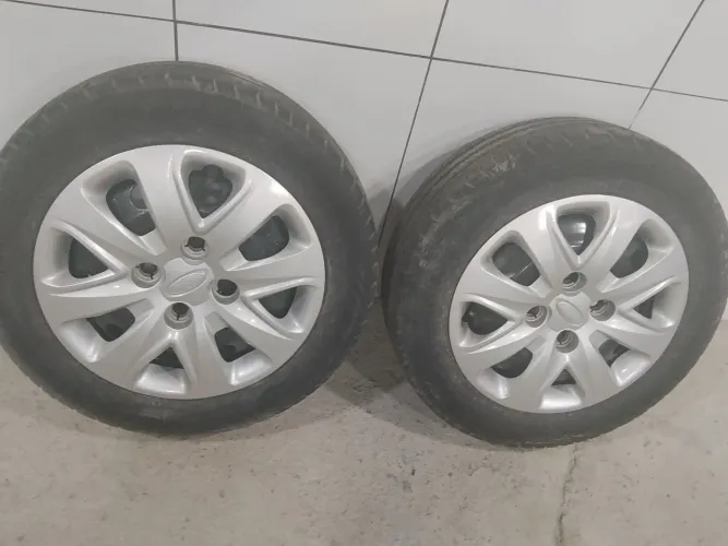Rodas Ford original com calotas