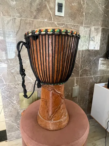 Djembê africano médio
