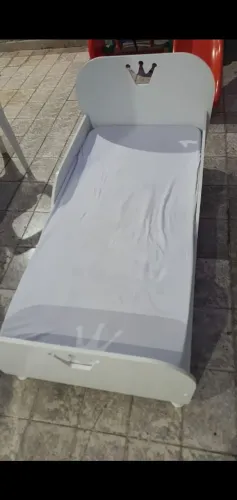 Cama infantil das princesas com colchão novo