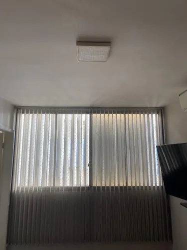 Persiana com blecaute em ótimo estado