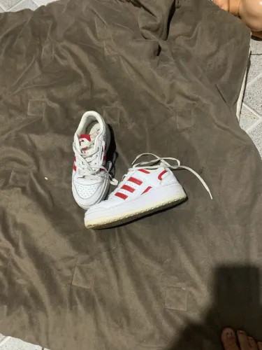 Tênis adidas fórum