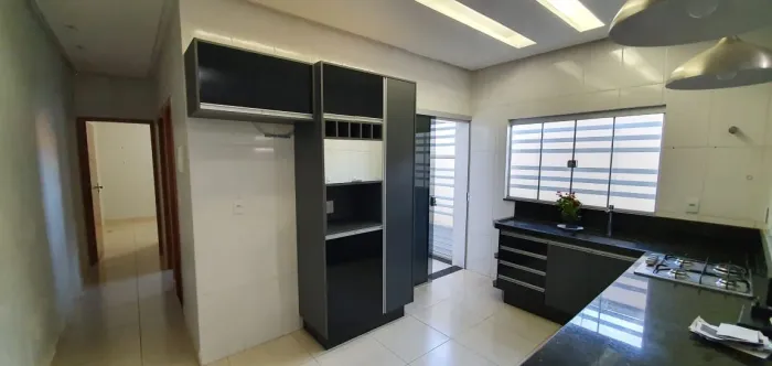 Casa para Locação em Aparecida de Goiânia, Ilda, 3 dormitórios, 1 suíte, 3 banheiros, 2 va